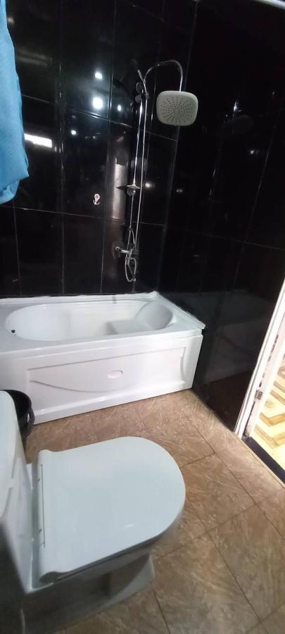 Apartment Zurabi バトゥーミ エクステリア 写真