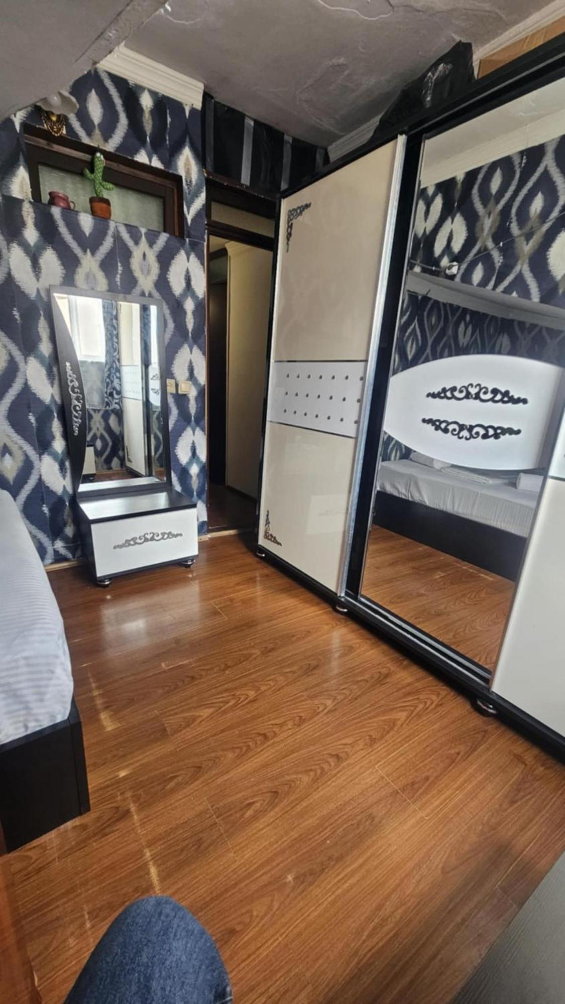 Apartment Zurabi バトゥーミ エクステリア 写真